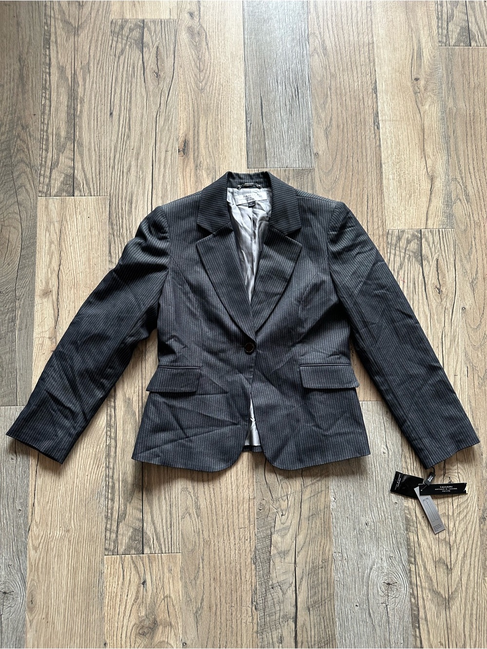 NWT Tahari Grey Pinstripe Blazer Jacket Size 8P